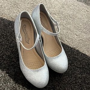 Cityclassified Comfort silver glitter pumps in size 6